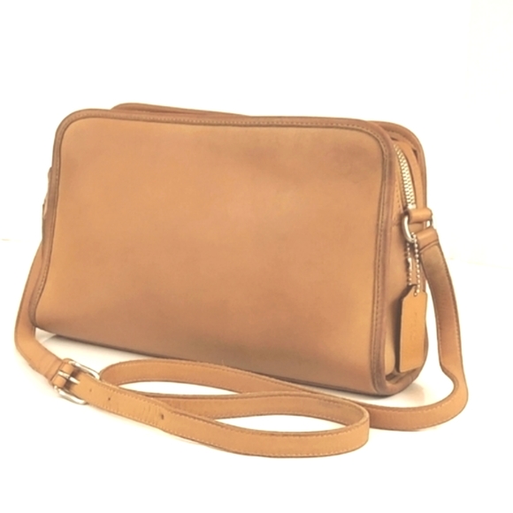 Coach Handbags - Coach Sutton Distressed Leather Shoulder Bag Excellent!